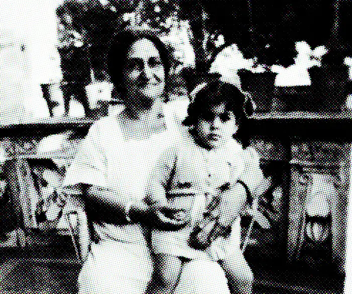 For Four Generations, This Family's Celebrated Shabbat With Iraqi-Indian Flavors image