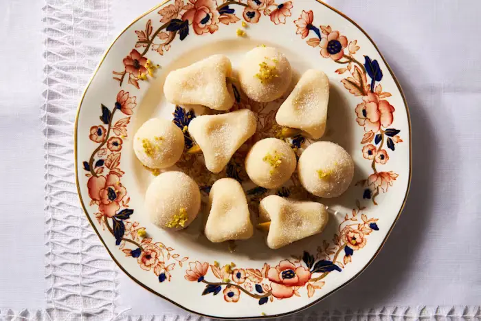 Tut (Persian Marzipan) image
