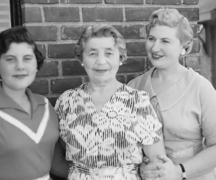 A Maple Walnut Cake Shared Among Four Sisters image