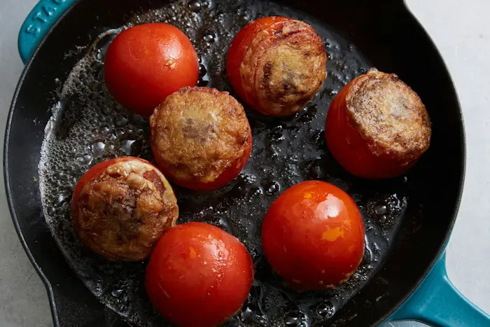 Tomatoes Reinados (Tomatoes Stuffed With Beef) image