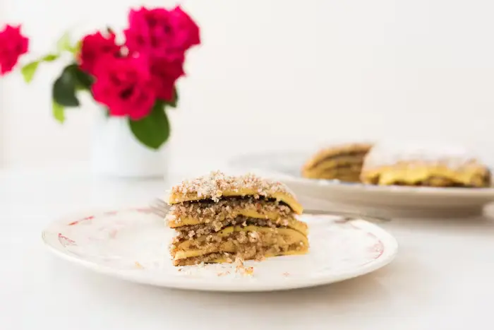 Csusztatott Palacsinta (Hungarian Layer Cake With Pecans and Vanilla) image