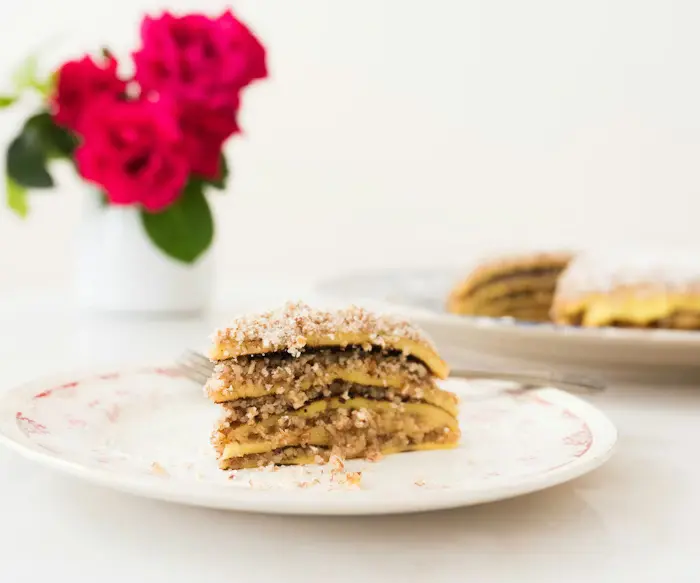 Csusztatott Palacsinta (Hungarian Layer Cake With Pecans and Vanilla) image
