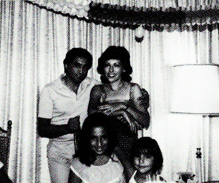 How One Iranian Jewish Family Makes Thanksgiving Dinner Their Own image