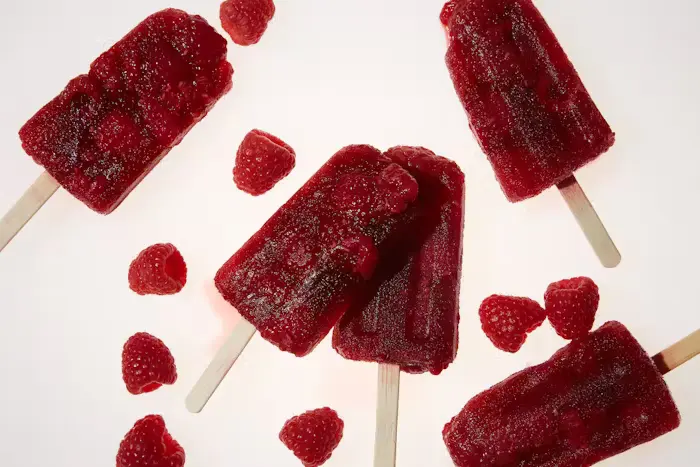 Paletas de Jamaica Con Frambuesa (Hibiscus-Raspberry Ice Pops) image